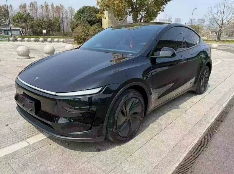 特斯拉MODEL 正面外观三