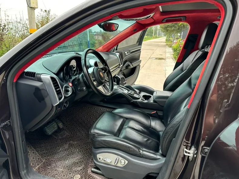 保时捷卡宴 后面外观一