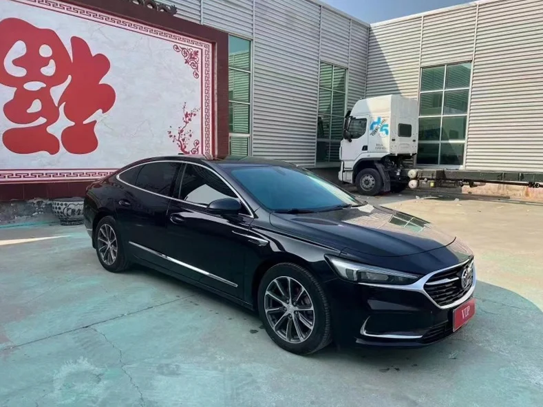 别克君越 正面外观三