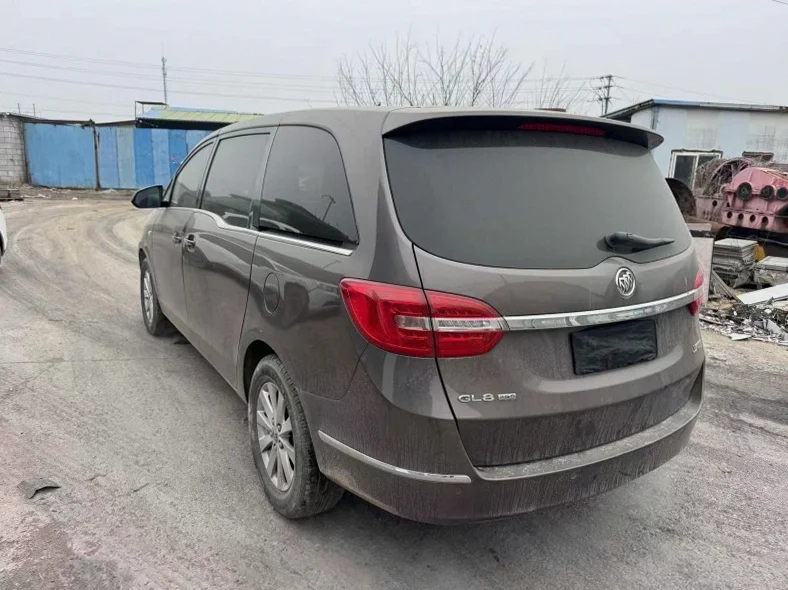 别克GL8 内饰前排