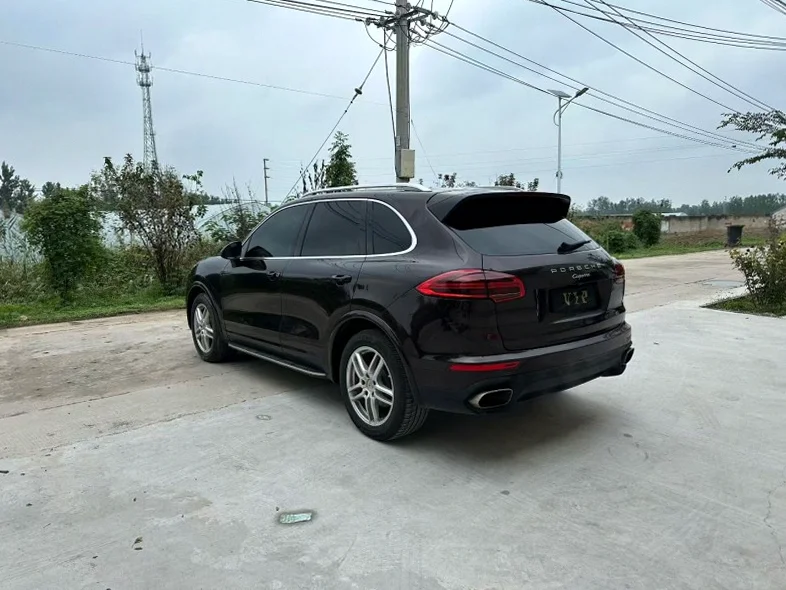 保时捷卡宴 内饰后排