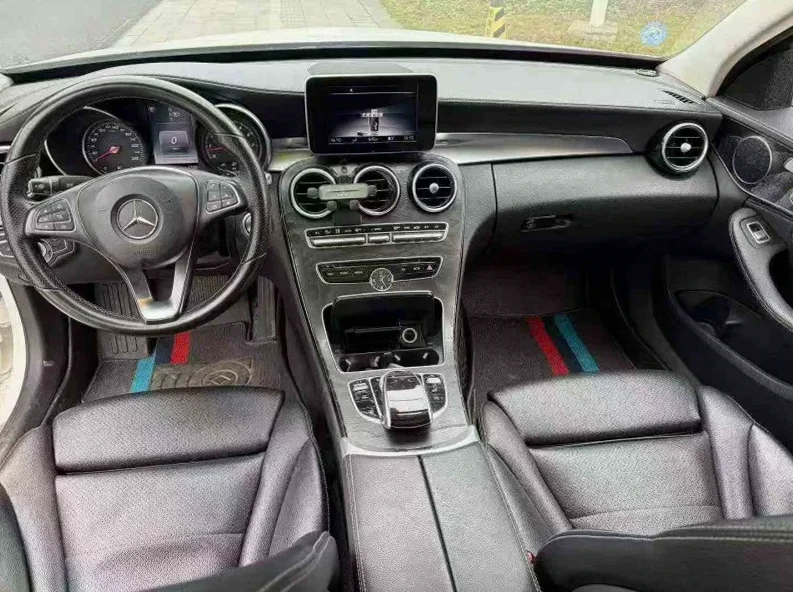 奔驰C 后面外观三