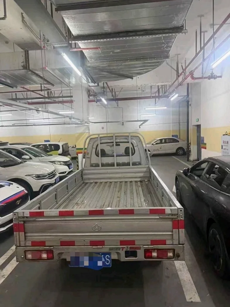 长安汽车跨越王 后面外观二