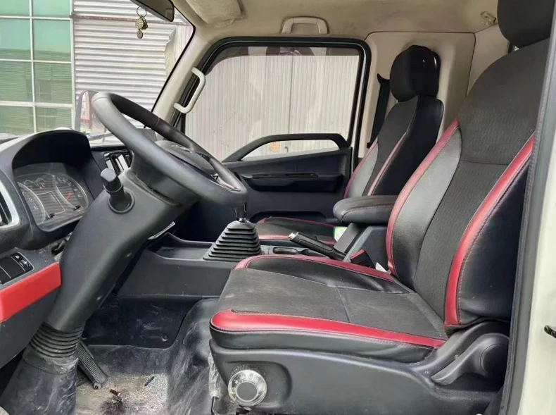 福田领航 后面外观二