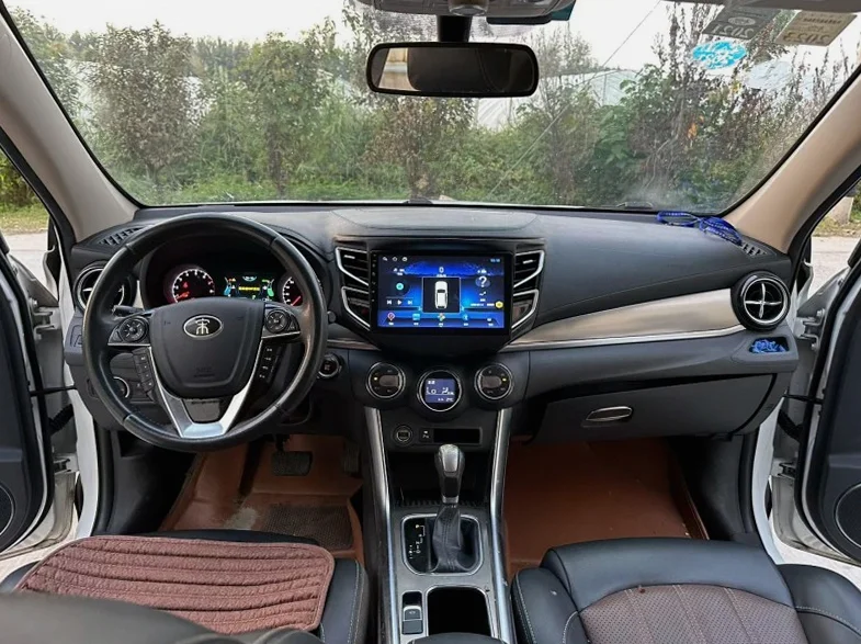 比亚迪宋 内饰前排