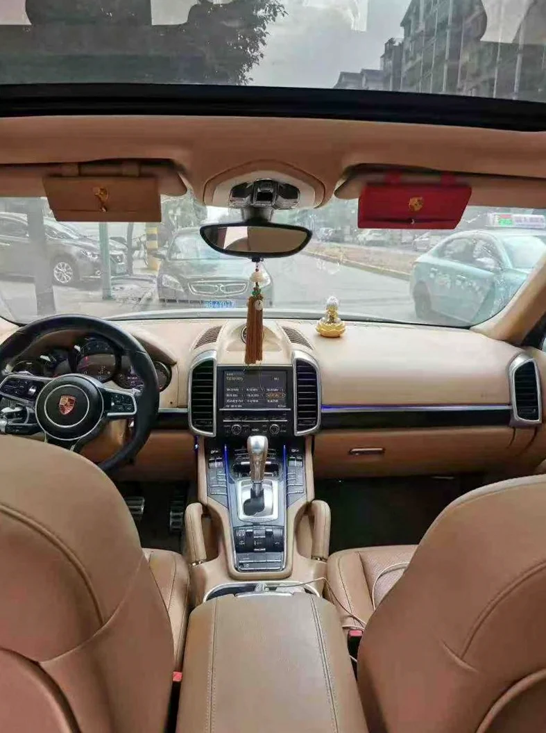 保时捷卡宴 正面外观三