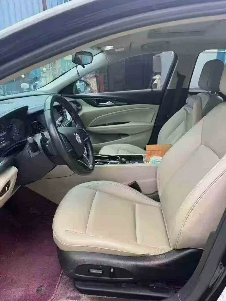 别克君威 后面外观一