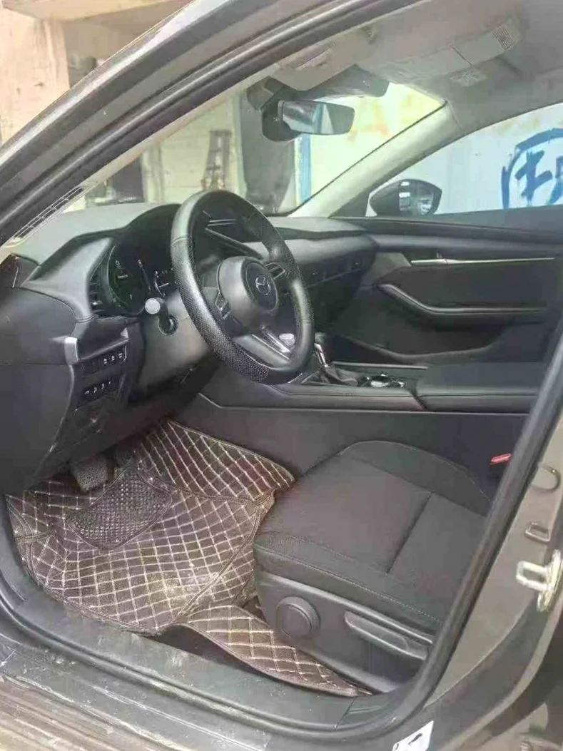 马自达昂克赛拉 后面外观一