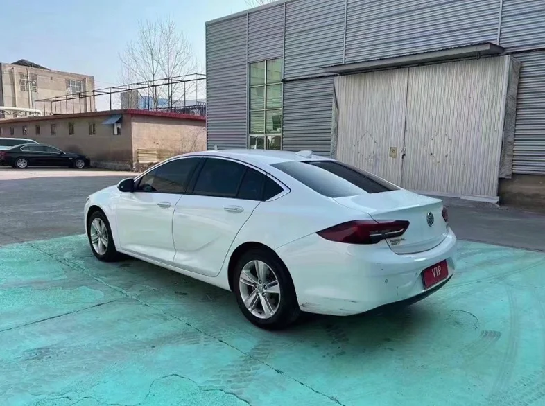 别克君威 内饰后排