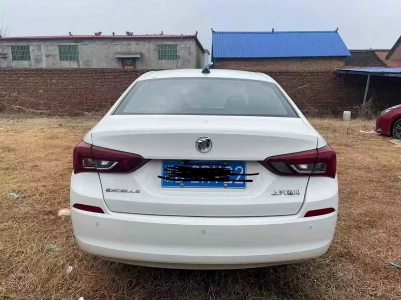 别克凯越 驾驶室