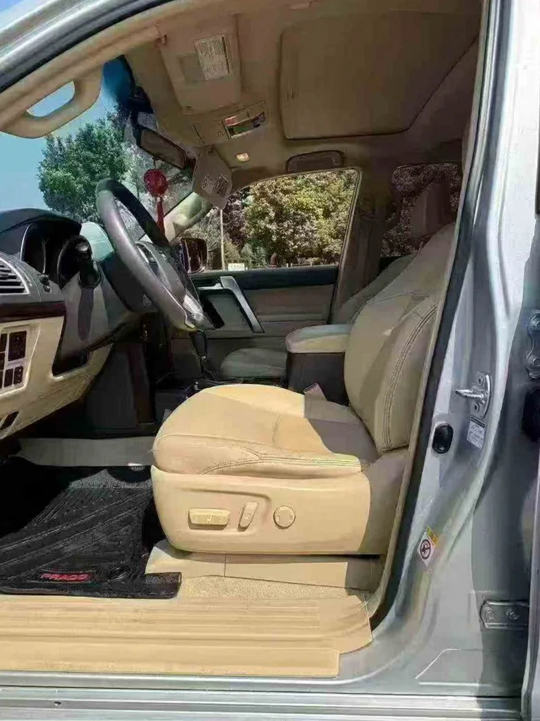 丰田普拉多 后面外观一