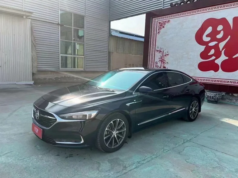 别克君越 正面外观二