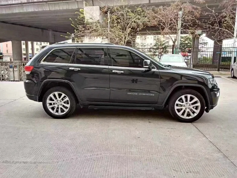 Jeep大切诺基 内饰前排