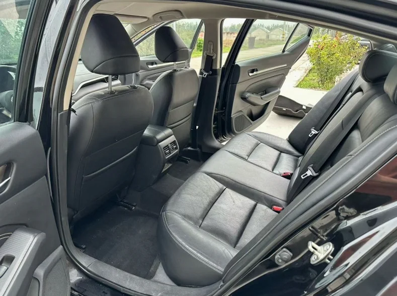 日产天籁 内饰后排