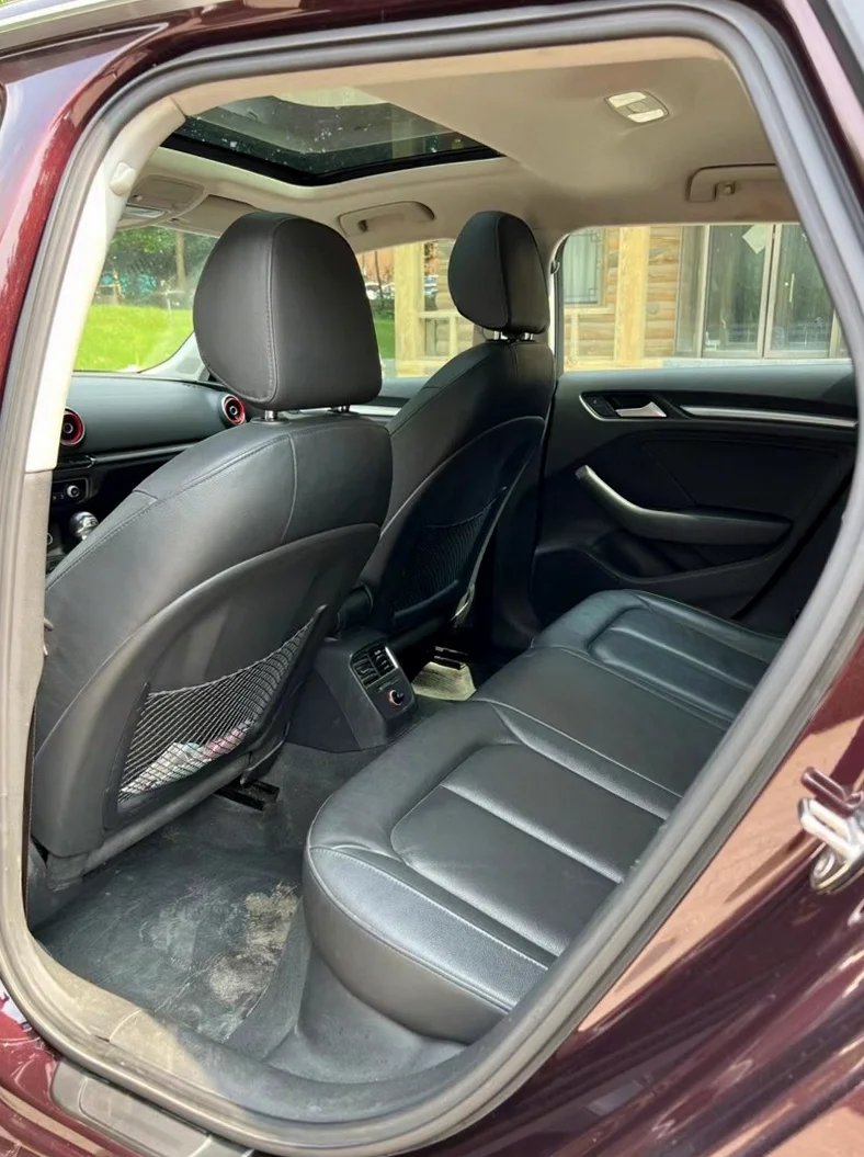 奥迪A3 内饰前排