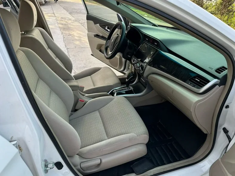 本田凌派 内饰后排