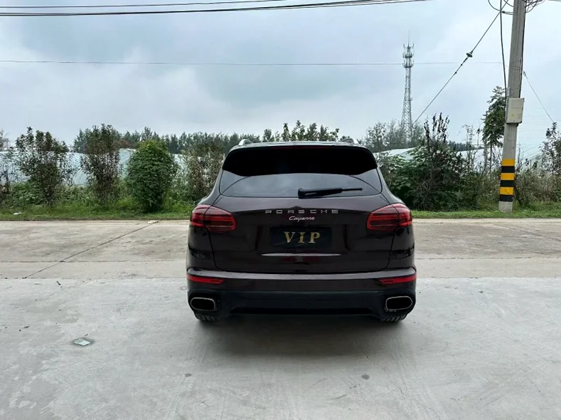 保时捷卡宴 驾驶室