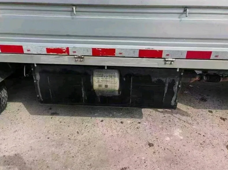 华晨鑫源 后面外观一