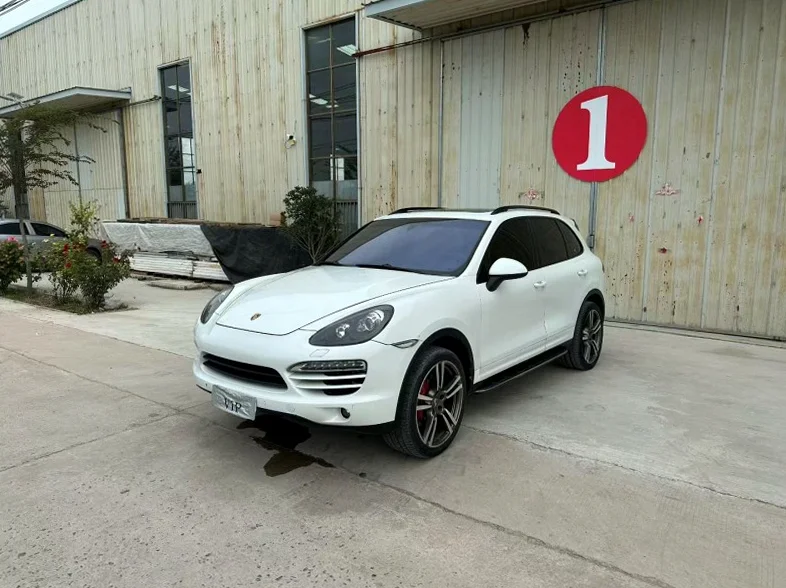 保时捷卡宴 正面外观二