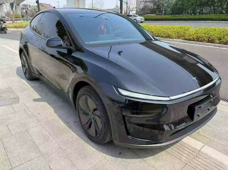 特斯拉MODEL 正面外观二