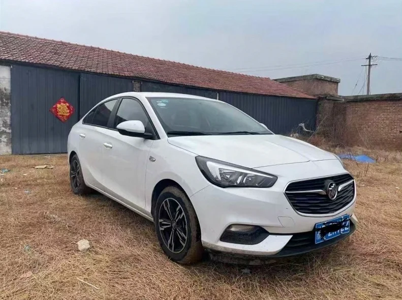 别克凯越 正面外观三