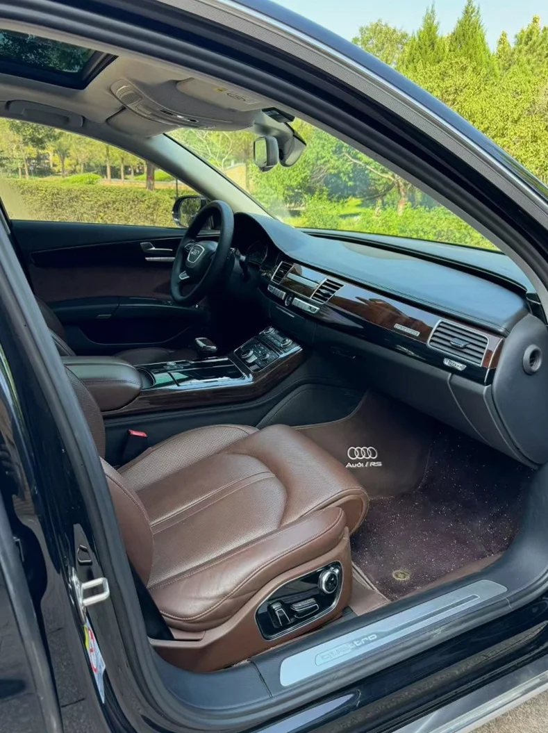 奥迪A8L 后面外观三