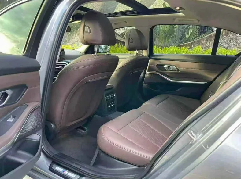 宝马3系 后面外观一