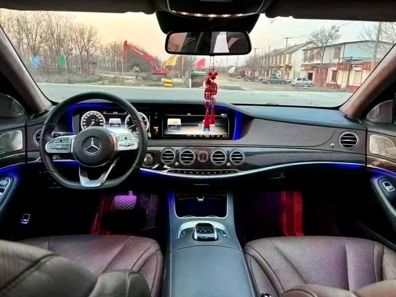 奔驰S 后面外观一