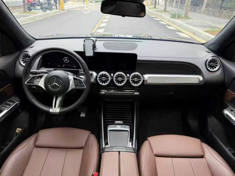 奔驰GLB 后面外观二