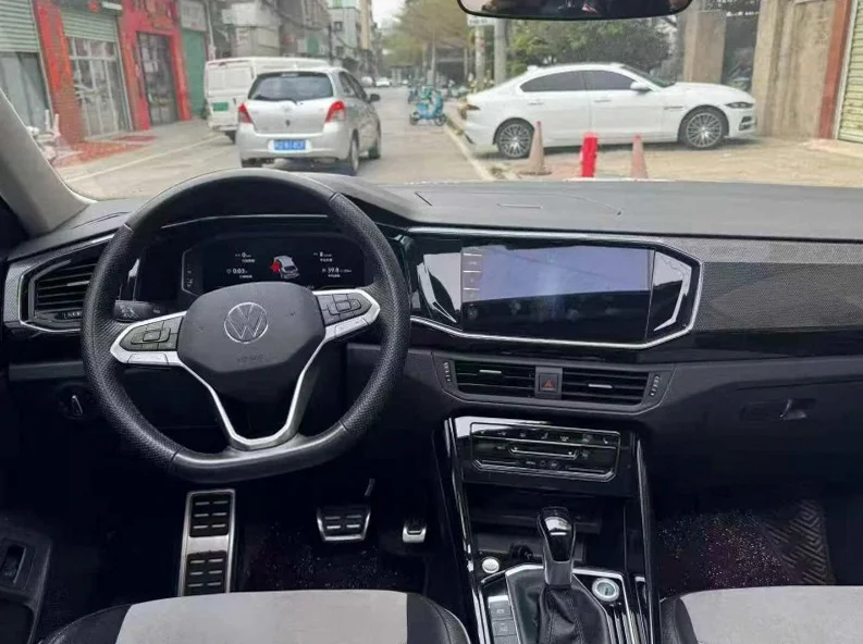 大众探岳 后面外观一