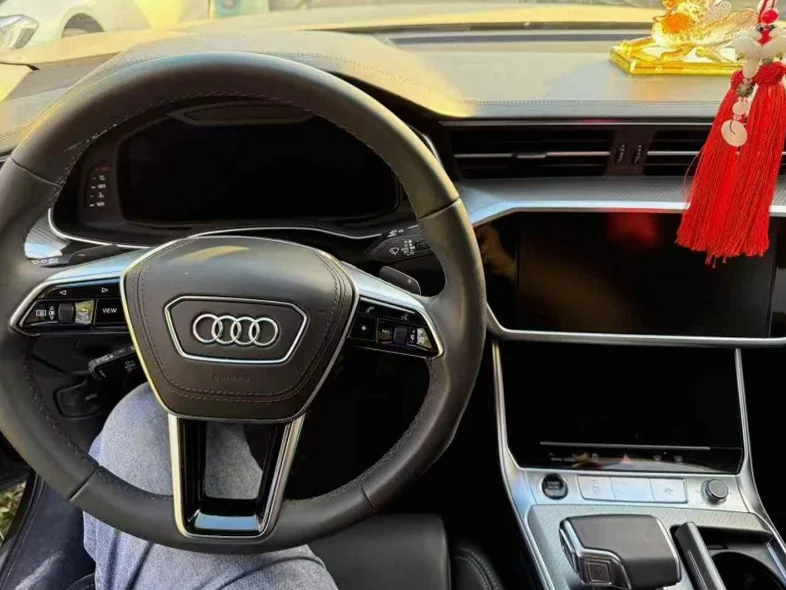 奥迪A6L 内饰后排