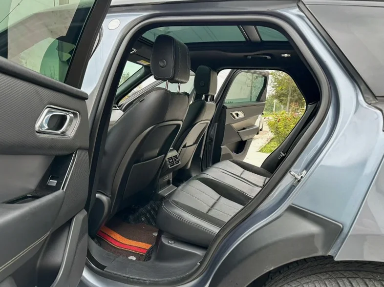 路虎揽胜星脉 后面外观二