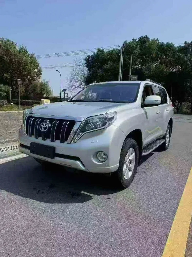 丰田普拉多 正面外观二