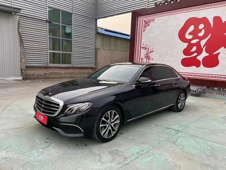 奔驰E 正面外观二