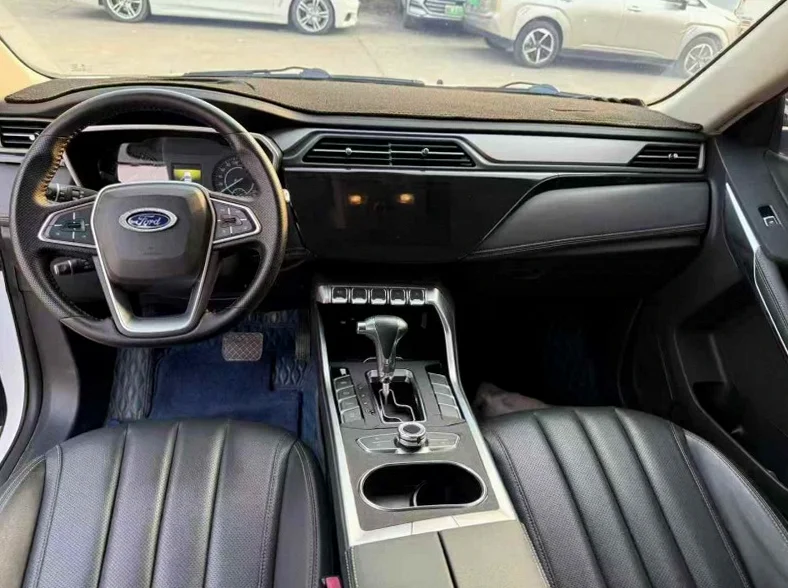 福特领界 内饰前排