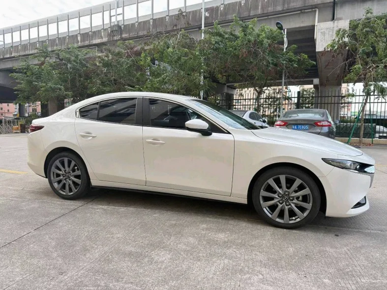 马自达昂克赛拉 正面外观三