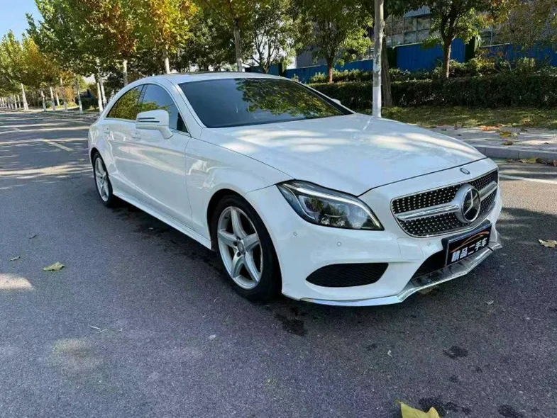 奔驰CLS 正面外观二