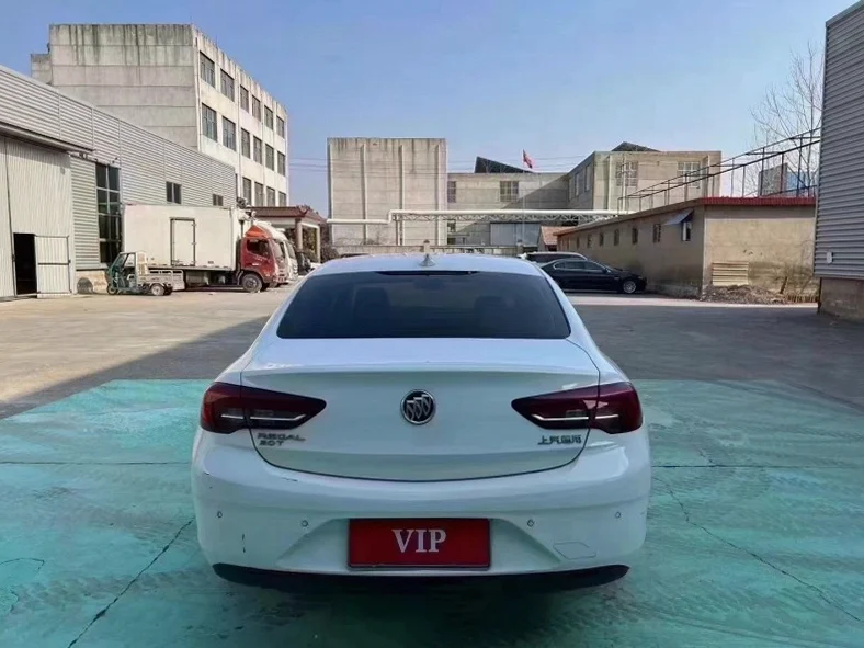 别克君威 驾驶室