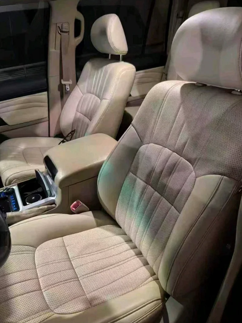 丰田兰德酷路泽 后面外观一