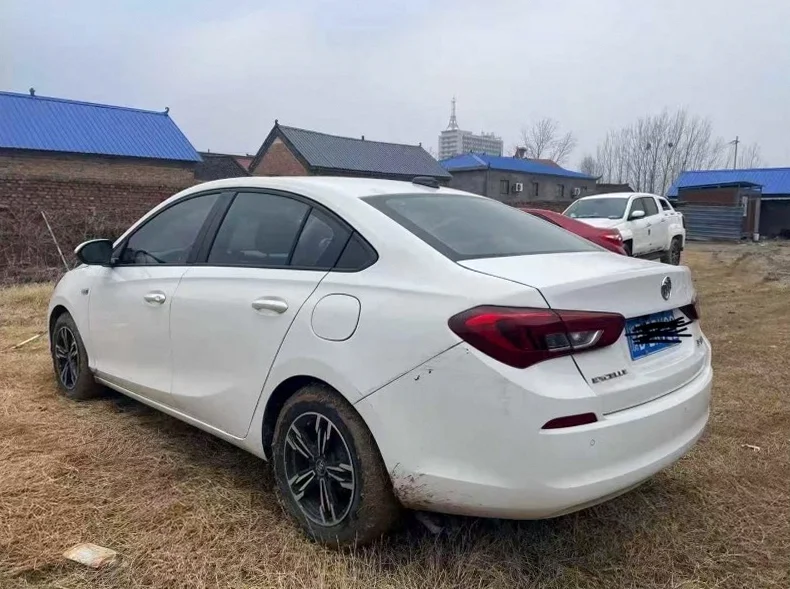 别克凯越 内饰前排