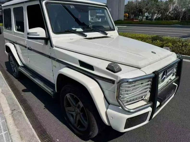 奔驰G 正面外观二
