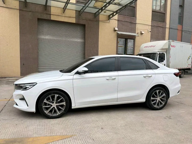 吉利帝豪 正面外观二