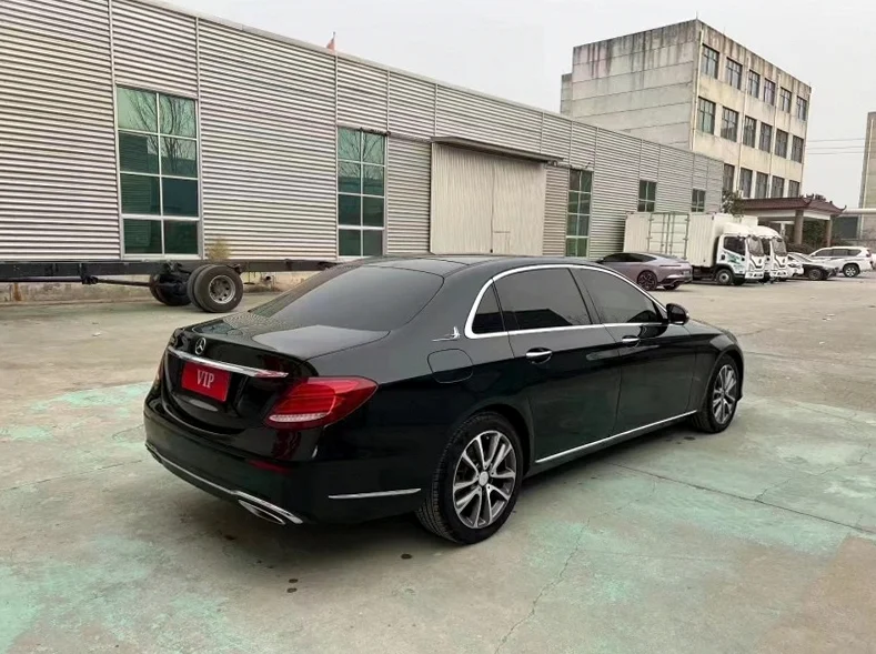 奔驰E 后面外观三