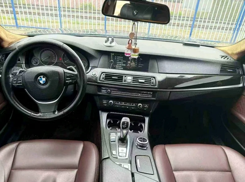 宝马5系 后面外观一