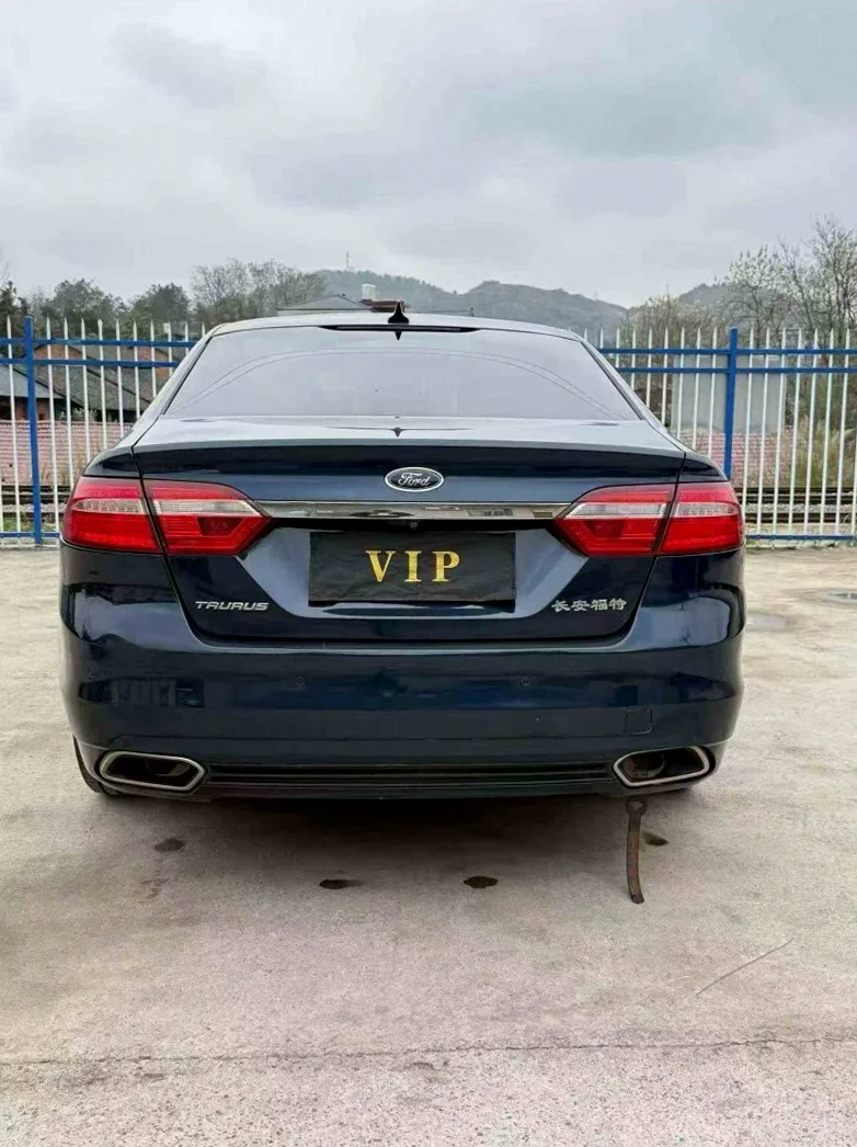 福特金牛座 内饰后排