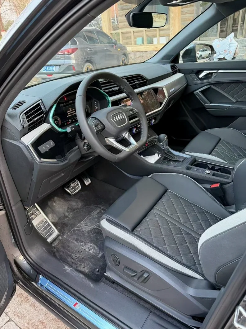 奥迪Q3 后面外观一