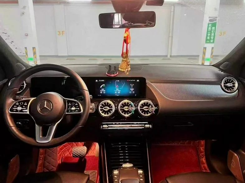 奔驰GLA 后面外观一