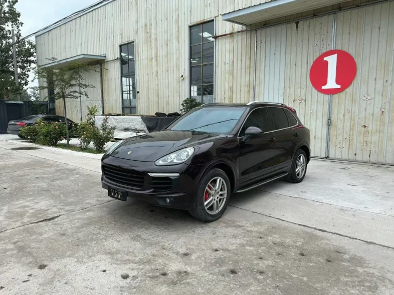 保时捷卡宴 正面外观二