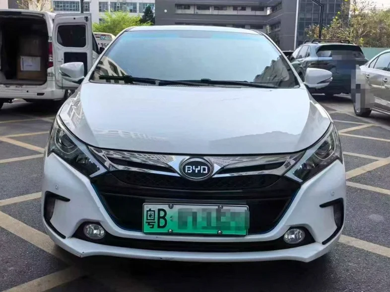 17年比亚迪秦双冠旗舰Plus版