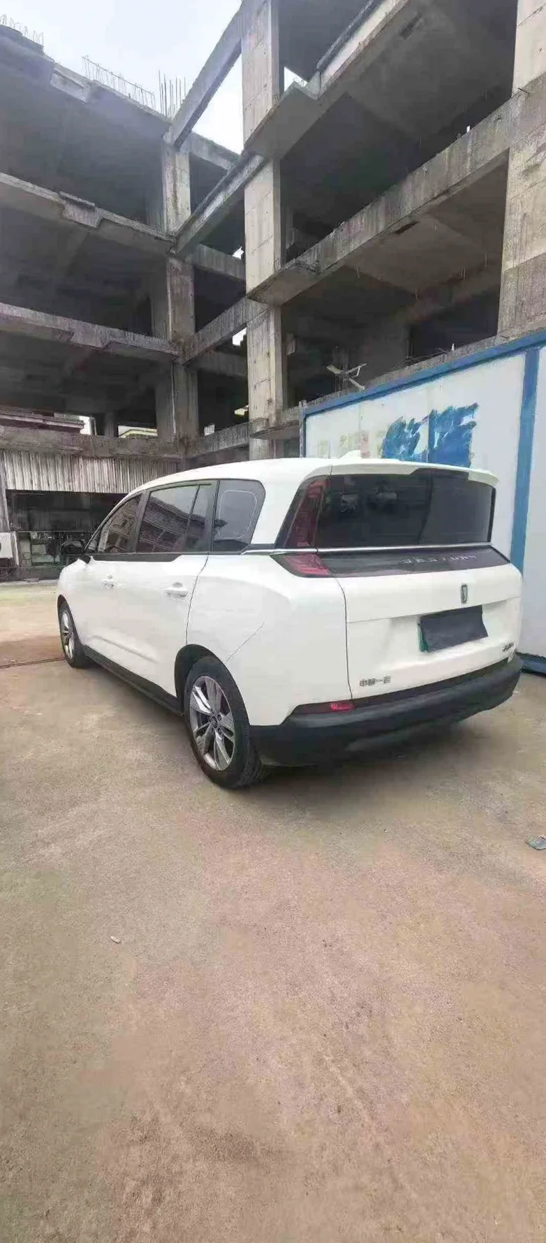 奔腾E05 后面外观三